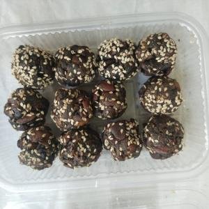 Mahua-Jaggery Flex Seeds Peanut Laddoos